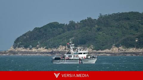 多名外国议员乘坐台湾海巡署巡防艇巡视金门水域